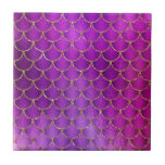 Padrão de Escala de Sereia Púrpura e Iridescente<br><div class="desc">Este design feminino apresenta um padrão de escalas púrpura e rosa de sereia em esboços de brilho dourado falso.</div>