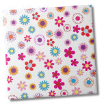 Padrão de Flor de Daisy Cute<br><div class="desc">Este vibrante impressão floral parece um pequeno padrão de poder floral ranhoso dos anos 70 ou 90. As cores incluem cor-de-rosa, magenta, branca e têm tons de cinza escura no fundo. Mas você pode mudar a cor de fundo para dar a ela um aspecto completamente diferente! Dê uma olhada nas...</div>