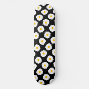 Padrão de Flor de Daisy Nebulosa Skateboard Preto