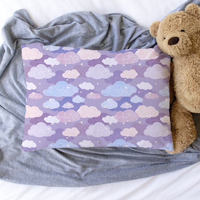 Padrão de Nuvens e Estrelas de Pastel Whimsical (Whimsical Purple Sky & Clouds Pattern Pillowcase)