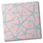 Padrão de Praia Costeira<br><div class="desc">Um padrão de praia costeira, rosa e tenra, com estrelas-do-mar. Mude a cor de fundo, se quiser! Quer queiras usar este azulejo como uma pequena porta copos ou trivit para uma bebida ou prato... ou queres ficar grande com uma pancada de cozinha, ou azulejo de banheiro, depende de ti! Faça...</div>