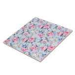Padrão de Rosas Rosa do Pastel do chique<br><div class="desc">Este azulejo de cerâmica sem costura apresenta rosas rosa chique estéticas e padrões de flores brancas com fundo azul claro. Perfeito para uma mochila para dar à sua cozinha um toque de vintage.</div>