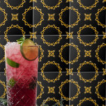 Padrão Dourado e preto brilhante elegante de luxo<br><div class="desc">Design de azulejo de cerâmica Elegante com um padrão sem costura feito de formas geométricas de ouro falsas sobre fundo preto.</div>