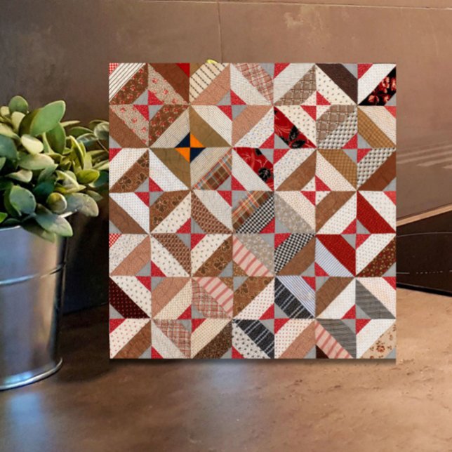 Padrão Elegante de proteção contra patch de 4,25" (Add rustic charm to your country home or farmhouse with this colorful vintage quilt pattern tile.)