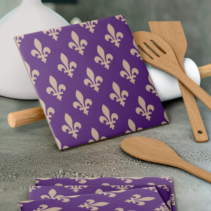 Padrão Flor de Lis, Creme Real Francês no Roxo