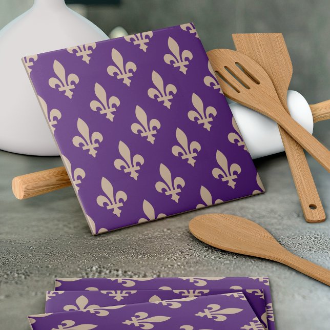 Padrão Flor de Lis, Creme Real Francês no Roxo (Criador carregado)