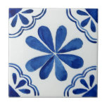 Padrão Floral Azul e Branco Mediterrâneo<br><div class="desc">Dê a sua casa um olhar único e mediterrânico com o padrão floral azul e branco do Azulejo cerâmico mediterrânico! Este azulejo encantador apresenta um lindo padrão de estilo aquarela em azul e branco que trará sofisticação e encanto para qualquer sala. Perfeito para agregar interesse a paredes sem graça, esse...</div>