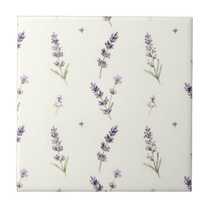 Padrão Floral Delicado de Lavanda em Aquarela