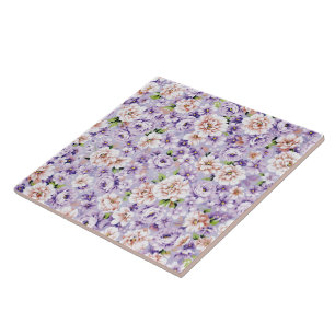 Padrão floral rico com flores roxas e rosa