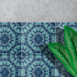 Padrão Geométrico do Indigo Azul Suave Caleidoscóp<br><div class="desc">Esse azulejo cerâmico apresenta um design geométrico de mosaico mesmerizante. Os intrincados padrões e formas simétricas convergem para criar uma peça central com greve visual. O azulejo é enfeitado com vários tons de azul, que vão do marinho profundo à turquesa macia. Essas cores são arranjadas de forma artística para aumentar...</div>