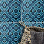 Padrão Geométrico do Mosaico Simétrico do Azul Ind<br><div class="desc">Esse azulejo cerâmico apresenta um padrão intrincado e elegante. O design é dominado por formas simétricas que lembram flores ou estrelas, criando um efeito visual mesmerizante. O azulejo é enfeitado com vários tons azuis, que vão de tons claros a escuros. Essa mistura harmoniosa de cores adiciona profundidade e dimensão à...</div>