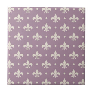 Padrão Silver Fleur De Lis em fundo roxo