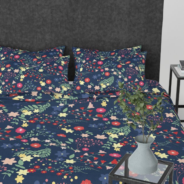 Padrão Simples de Flor Selvagem Azul marinho (Navy Blue Simple Wildflower Pattern Pillow Case)