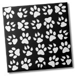 Padrão Simples de Pet Cão Preto<br><div class="desc">Pequeno impressão super fofo e moderno com patas de animais em preto e branco, mas você pode mudar a cor de fundo para fazer qualquer cor com impressões de pata brancas! Perfeito para um impressão bonitinho. Excelente para amantes de animais de estimação e pais de animais de estimação, ou um...</div>