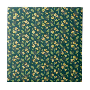 Padrão Verde Vibrante com Flores e Folhas Amarelas