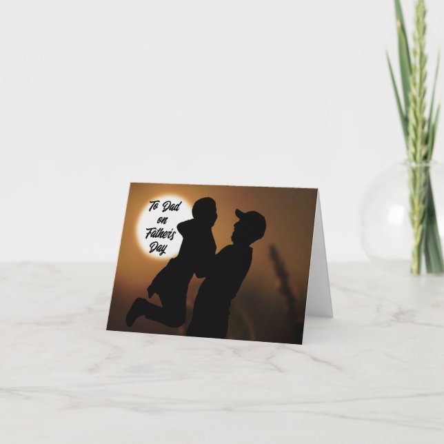 Padre segurando cartão de feriado de Dia de os pai (Frente)