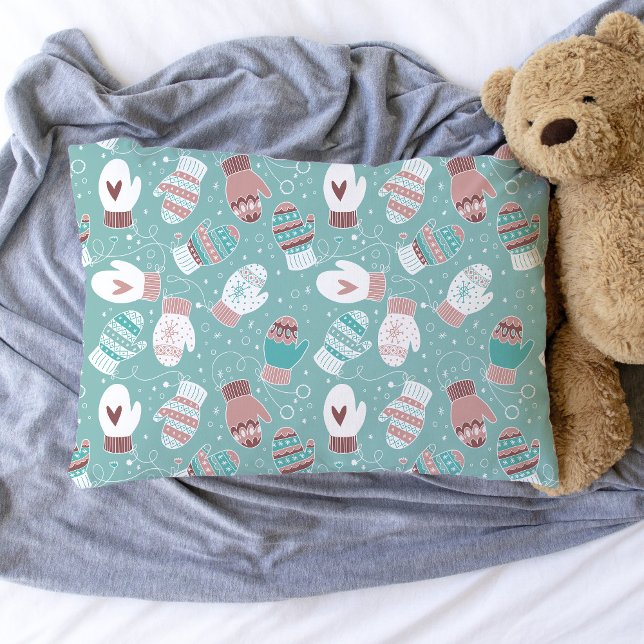 Padrões de Noite de Natal Cozy em Mint (Winter Mittens Pillowcase)