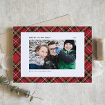 Padrões de Xadrez Vermelha Festivo Foto de Natal F<br><div class="desc">Envie Cartões de natal com esta xadrez clássica... carta chata de fotos de Natal Feliz. Ele apresenta um padrão clássico de xadrez verde, branco e vermelho. Personalize adicionando uma foto horizontal, nome, cartões de natal, ano e mensagem. Este cartão festivo de Natal de xadrez vermelha está disponível em outras cores....</div>