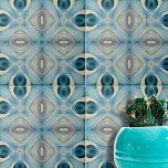 Padrões Geométricos de Azul Suave e Indigo de Calm<br><div class="desc">Esse azulejo cerâmico apresenta um padrão caleidoscópico complexo. O design é simétrico, com formas abstrato que lembram flores e figuras geométricas. O azulejo é enfeitado com uma paleta calafável de vários tons de azul, lacre, creme e branco, que se misturam harmoniosamente para criar um efeito visualmente agradável. A parte central...</div>