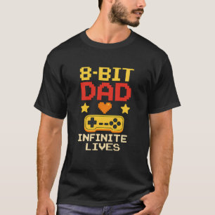 pai de 8 bits com camiseta Infinita Lives