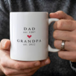 Pai Moderno | Avô Ano de Fundação. Caneca de Café<br><div class="desc">Design minimalista simplesmente perfeito apresentando ano de fundação como Pai e ano de fundação como Avô com um coração vermelho. Um presente incrível que certamente será apreciado por muitos anos.</div>