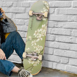 Painéis de skate de flores brancas e claras person<br><div class="desc">Folhas Brancas Claras Personalizadas - skate. Europeia: Personalize-o com o seu nome usando os campos modelo. INA: Se você quiser mudar o estilo da fonte, a cor ou o posicionamento do texto, basta clicar no botão "Personalizar mais". Você também pode alterar a cor de fundo. Europeia: Se precisar de ajuda,...</div>