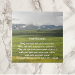 Paisagem do Vale Verde da Irlanda<br><div class="desc">Azulejo cerâmico com a imagem cênica de uma paisagem verde e montanhosa,  juntamente com uma tradicional bênção irlandesa. Selecione o tamanho do seu azulejo. Faz um presente bem pensado para a família e amigos ou como um presente para o lar!</div>
