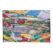 Paisagem tibetana com bandeiras de oração - Himala