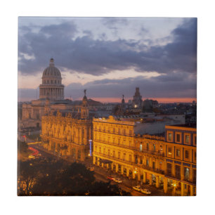 paisagem urbana ao pôr do sol, Havana, Cuba