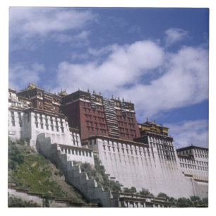 Palácio de Potala na montanha o lar do Dalai