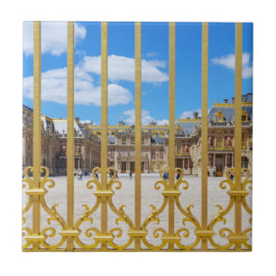 Palácio de Versailles, pátio através do portão