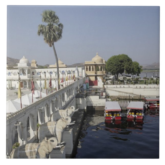 Palácio Jag Mindar, Lago Pichola, Udaipur, Índia. (Frente)