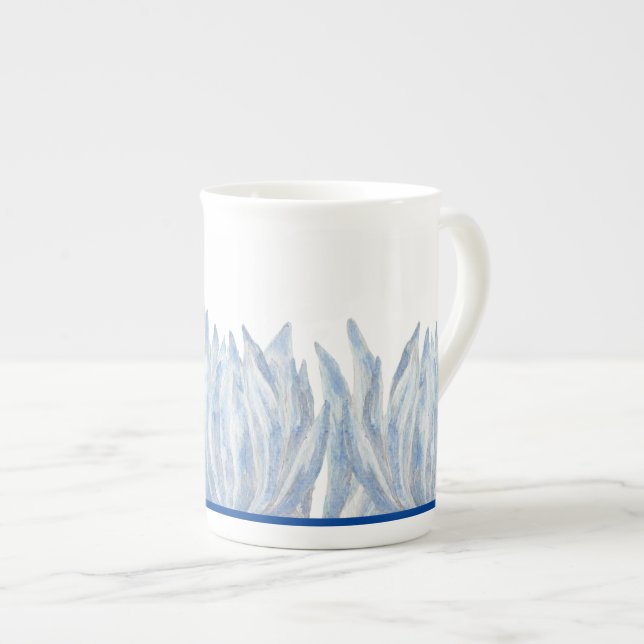 Palitos de giz azul em uma caneca chinesa óssea (Frente Esquerda)