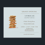 Panfleto de inauguração da padaria de biscoito com<br><div class="desc">Convite de inauguração da padaria com uma torre de biscoito com gotas de chocolate em aquarela em fundo azul.</div>