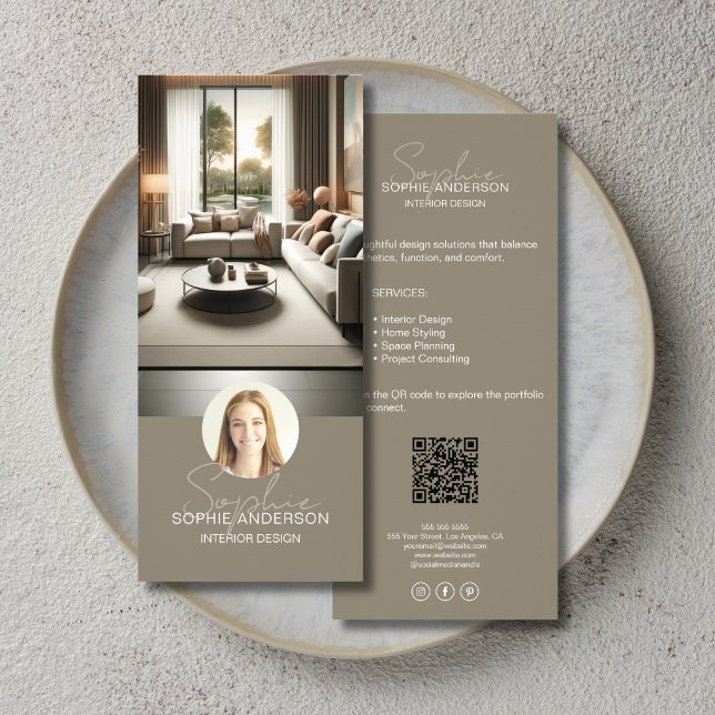 Panfleto Nome da Fonte do Roteiro do Designer de Interiores (Interior Designer Script Name Photo QR Taupe Rack Card)