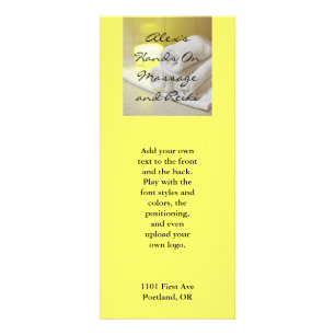 Panfleto Toalhas e vela em um ajuste dos termas