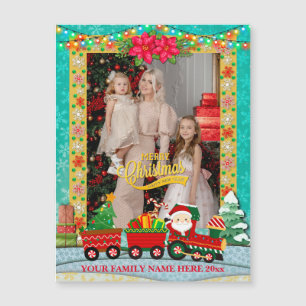 Papai Noel em trem com presentes e árvore de Natal