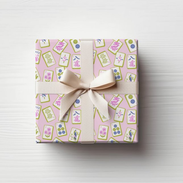Papel de embrulho (Preppy hand drawn Mahjong Tiles tossed on a pastel pink background.)