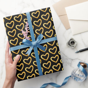 Papel de embrulho com Coração Dourado em Fundo Pre