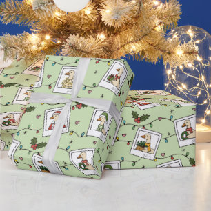 Papel de embrulho com gansos de Natal desenhados à