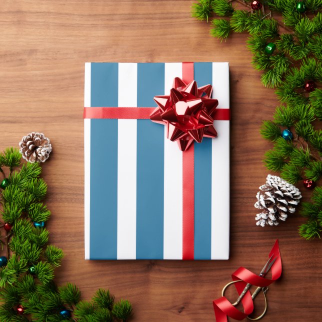 Papel de embrulho com listras verticais azul-teal  (Presente de Natal)