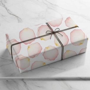 Papel de embrulho com pétalas rosa em aquarela