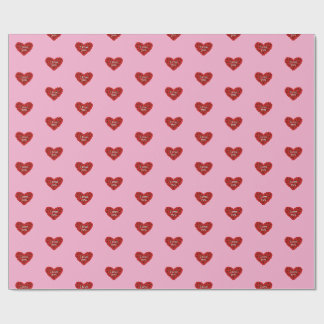 Papel de embrulho coração vermelho em fundo rosa a