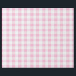Papel de embrulho de gingham rosa<br><div class="desc">Um papel de embrulho de gingham cor-de-rosa adiciona um toque de charme e elegância a qualquer presente! Apresentando um padrão clássico de verificação em tons suaves de rosa, este papel de embrulho é perfeito para favores de festa de solteira, chás de panela ou qualquer celebração doce. Quer seja usado para...</div>