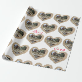 Papel de embrulho de presente com cisne no coração