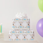 Papel de embrulho Feliz Noiva – Presente de casame<br><div class="desc">"Embale seus presentes especiais com uma elegância atemporal usando este Papel de Presente Feliz Casamento, que apresenta um fundo branco limpo e um design artístico de casamento romântico de uma noiva e um noivo alegres sob um portão de casamento elegante, rodeado por flores lindas e bolos comemorativos.</div>