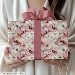 Papel de embrulho floral clássico em rosa pó e dou