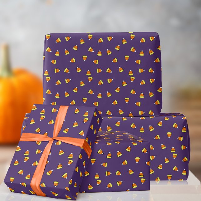 Papel de embrulho roxo com padrão de doce de milho (Cute candy pattern on purple wrapping paper roll just for you)