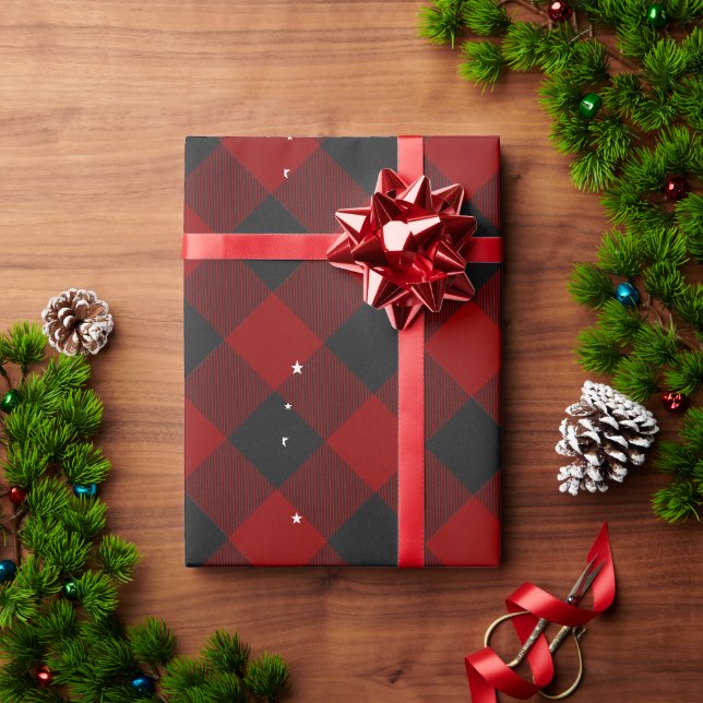 Papel de embrulho xadrez vermelho e preto com estr (Presente de Natal)