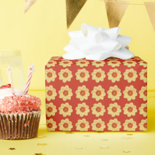 Papel De Presente Amarelo Dahlia no padrão Floral Vermelho